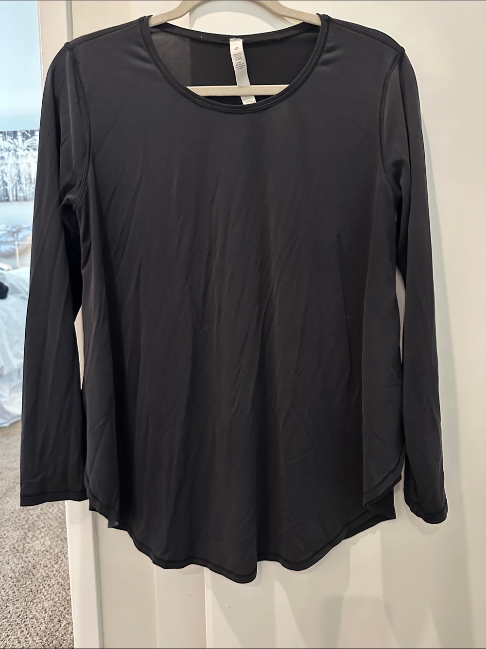 Lululemon Women's Black Long-Sleeve Crewneck Top with rounded hem - size 6